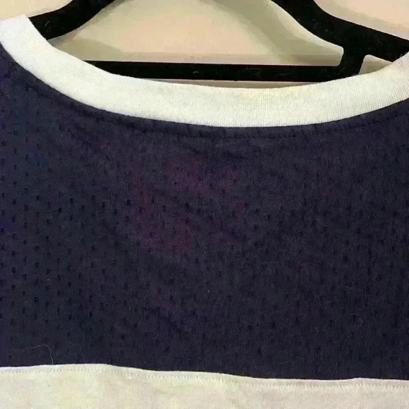 Hofstra Under Armour Cropped Navy and White Fan T Shirt Size M - Picture 6 of 10